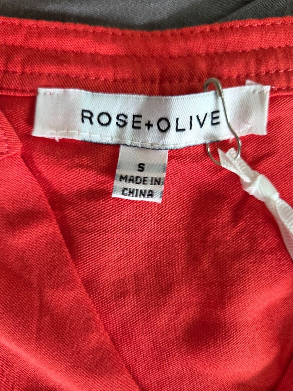 Rose + Olive Coral Short Sleeve Blouse Tunic Women's Small 100% Rayon NWT - Picture 3 of 9